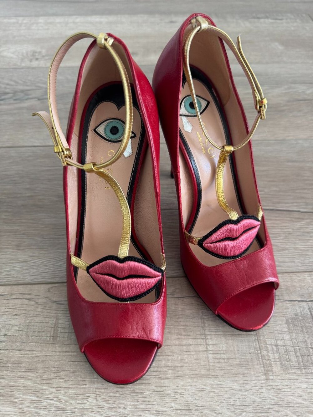 Gucci Red Leather Lips Applique Peep Toe Heels Gold T-Strap 37